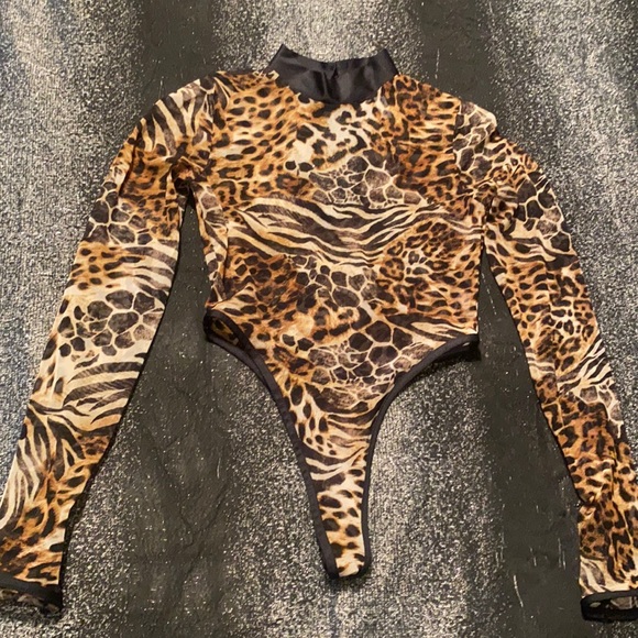 Very nice, size small, 2 piece, animal print, top and pants set! - Picture 1 of 4